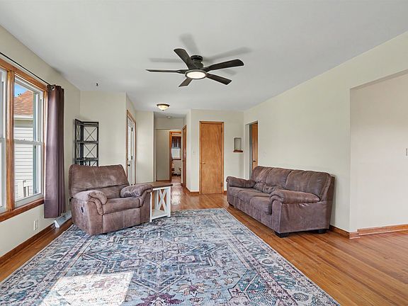 5th image of 608 5th Ave SW