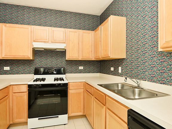 5th image of 3243 Stratford Ct Unit 1D