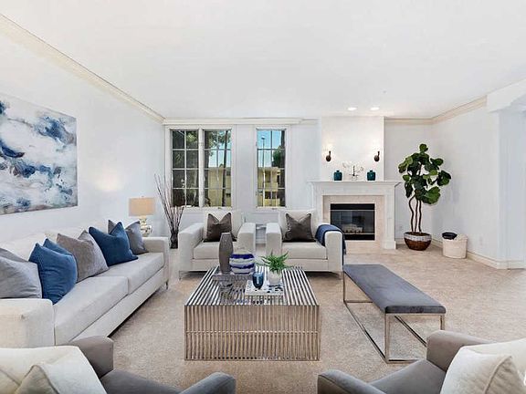 3rd image of 433 N Doheny Dr Unit 107