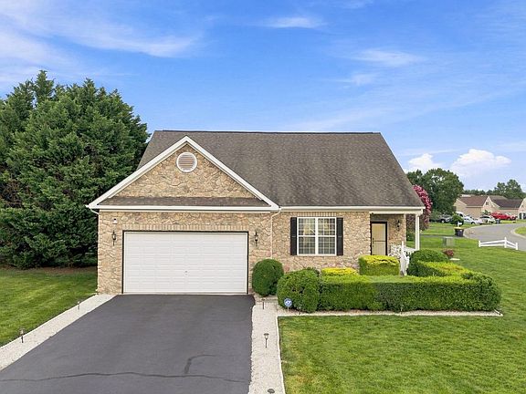 2nd image of 2 Briar Ct