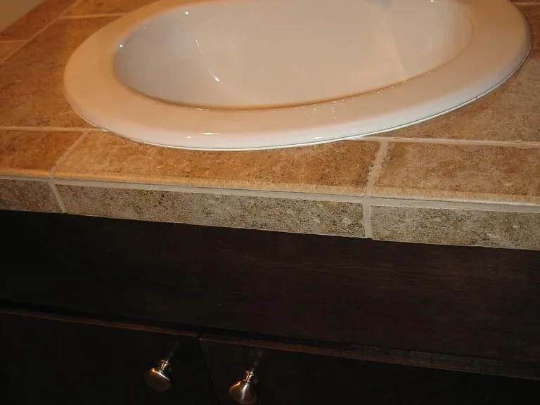 Half bathroom (1st floor)