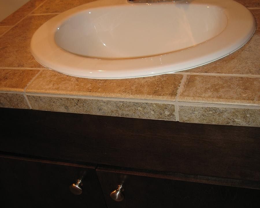Half bathroom (1st floor)
