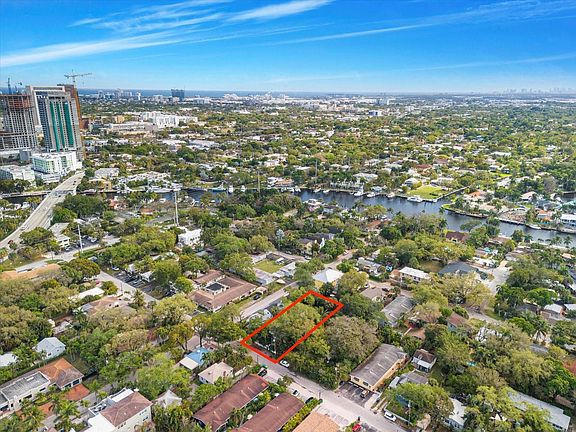 3rd image of 804 Tequesta Street