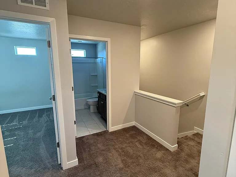196 E Hamilton Row — Photo 12