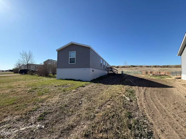 1011 5th Ave SE, Watford City, ND 58854