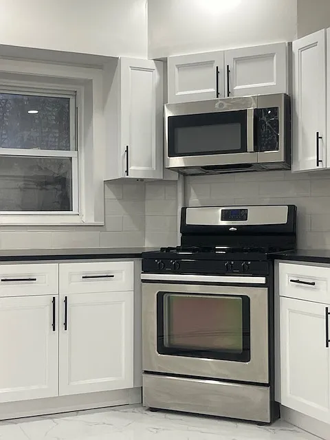 5 bed, $2,990 — Photo 3