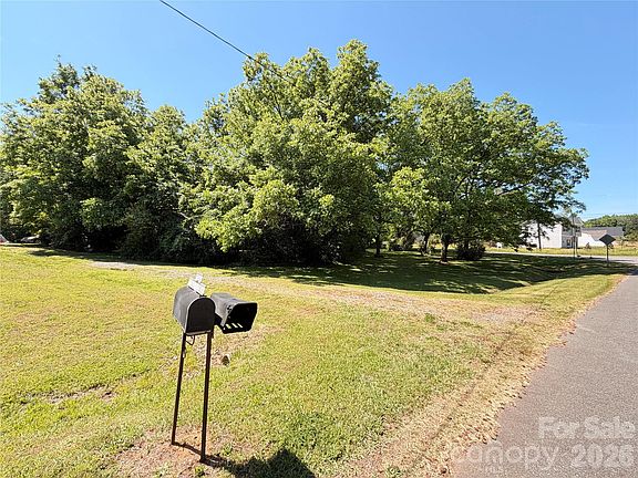 4th image of 7000 Ridge Lane Rd