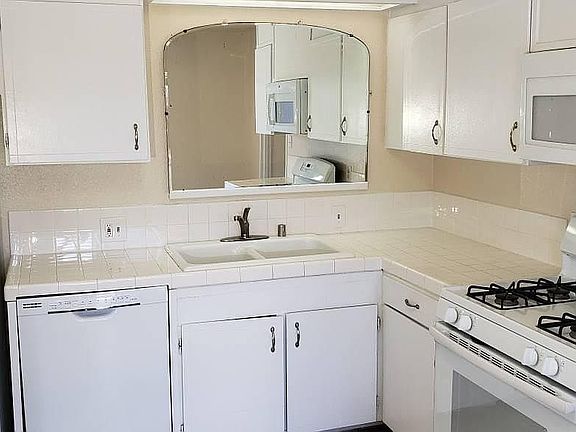 5th image of 4521 Onondaga Ave
