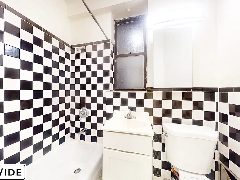 447 W 37th St #2FE — Photo 5