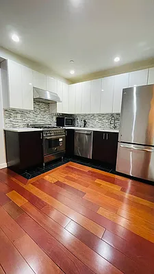 Rented by E Realty International Corp | media 1