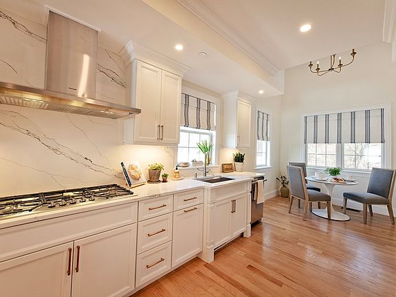 5th image of 21 Clubview Dr #21