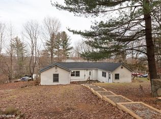 12 Crest Dr, Mahopac, NY 10541