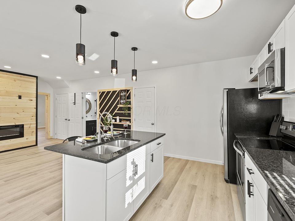 1st image of 580 S Napoleon Ave