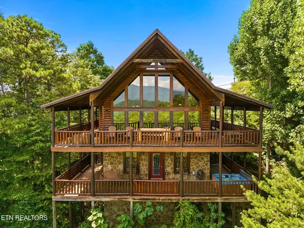 2540 Raccoon Hollow Way, Sevierville, TN 37862