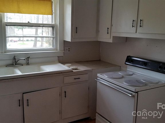 5th image of 319 N Milford Dr
