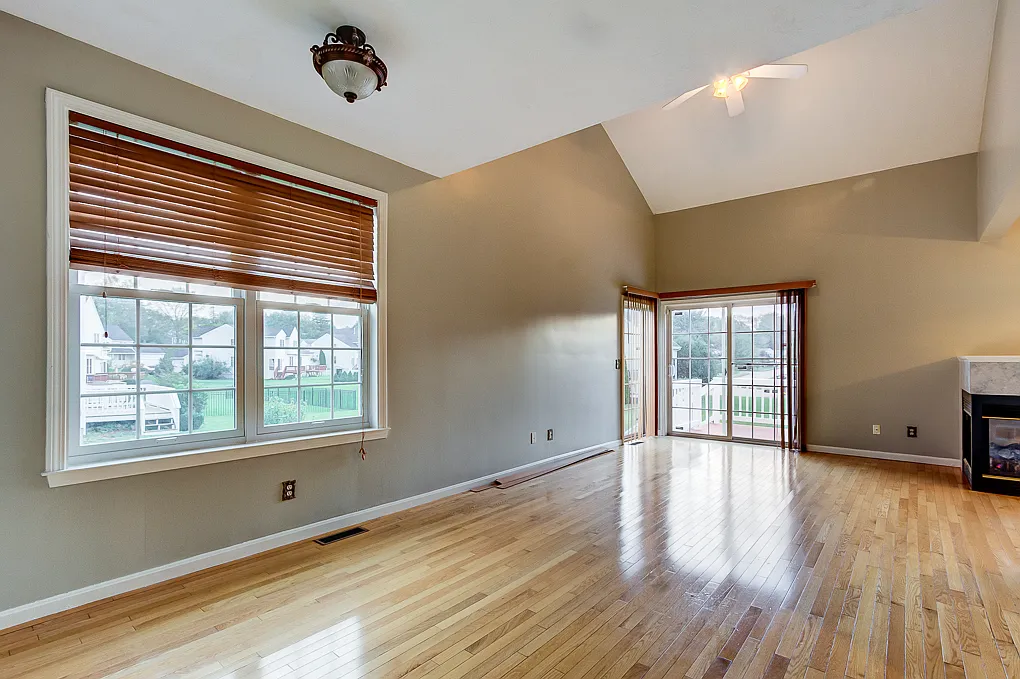 2 bed, 3.5 bath, 2424 sqft, $3,400 — Photo 3