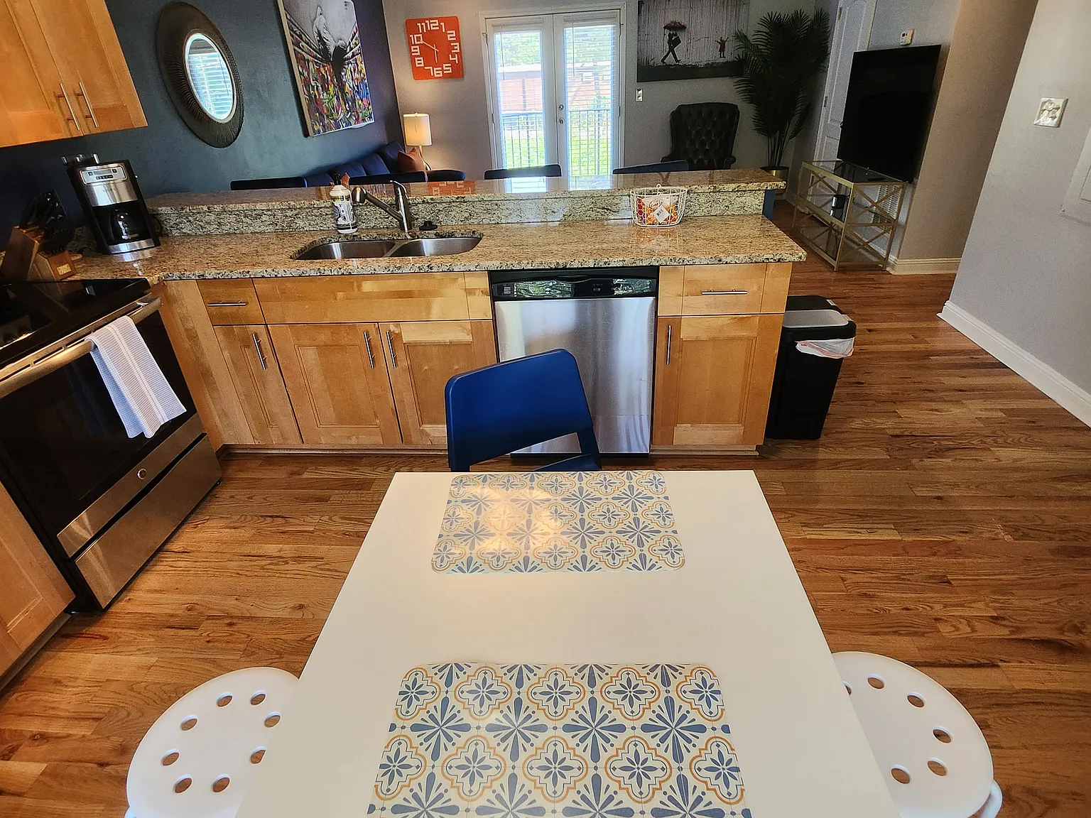 2 bed, 2.5 bath, 1480 sqft, $2,250 — Photo 4
