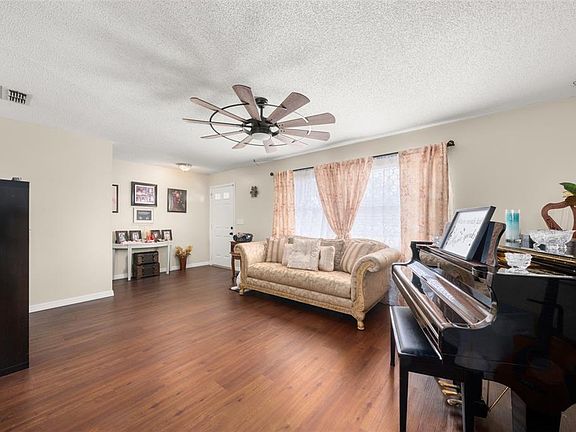 3rd image of 443 Foxdale Rd