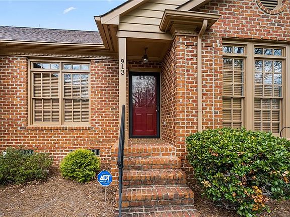 2nd image of 913 Flicker Ln