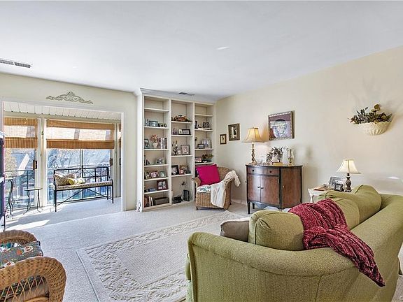 5th image of 31 Rock Garden Ln