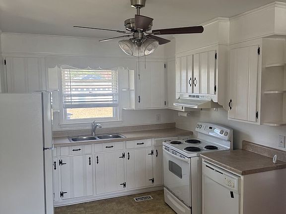 3rd image of 2111 Hart Rd