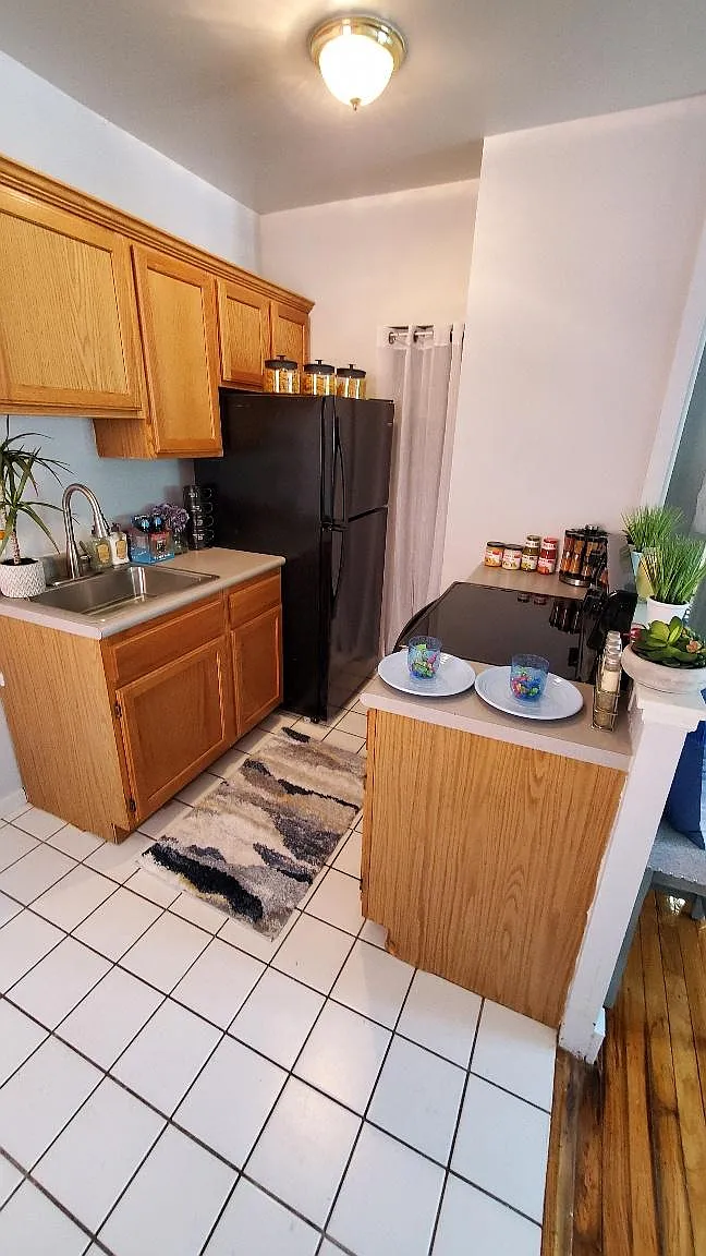 Studio, 450 sqft, $765 — Photo 3