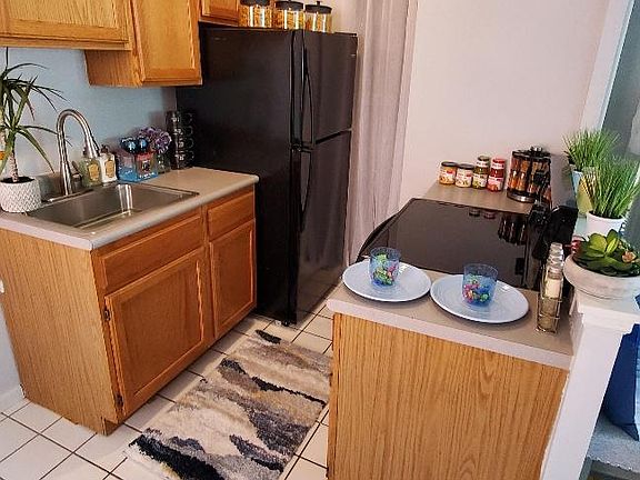 3rd image of 4433 Pershing Ave #101