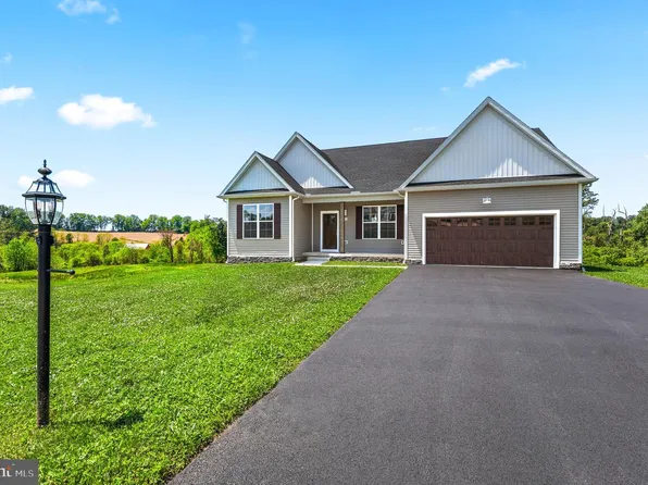 310 Steeple View Dr, Hanover, PA 17331