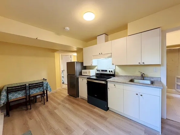 11 Schooner Ct, Richmond, BC V7E 4L1