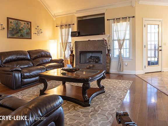 4th image of 605 Stewart Dr
