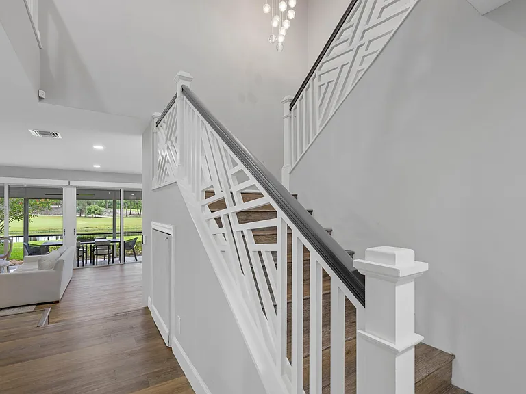 2435 Presidential Way #G — Photo 18