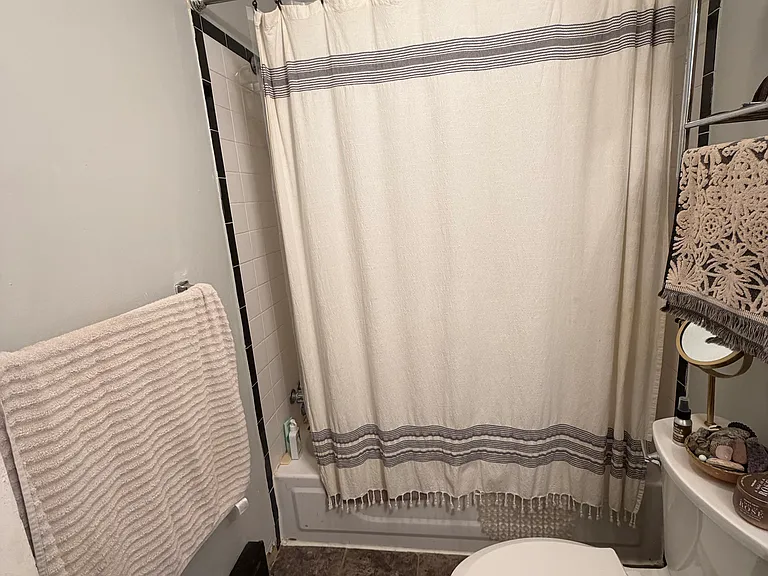 4636 Spruce St #2F — Photo 12
