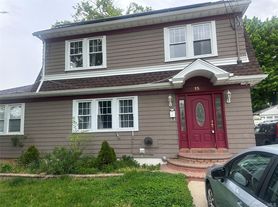 15 Allen St, Hempstead, NY
