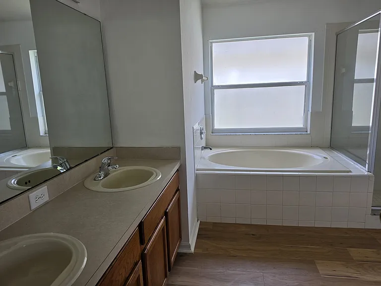 405 Cheshire Way — Photo 10