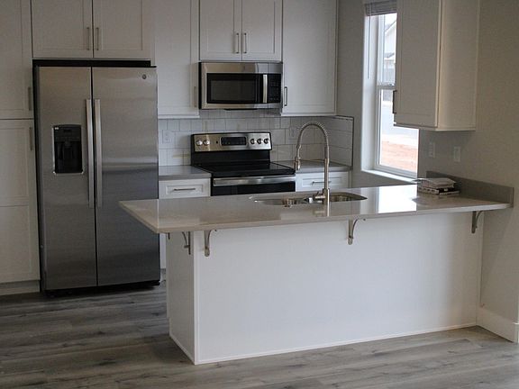 2nd image of 574 E Goldline Dr
