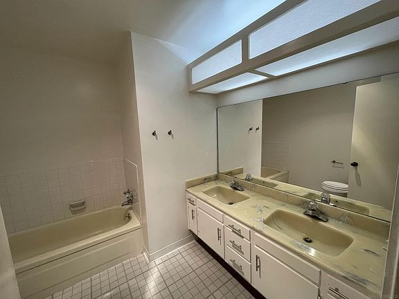 5th image of 1263 Oakdale Ave Unit B
