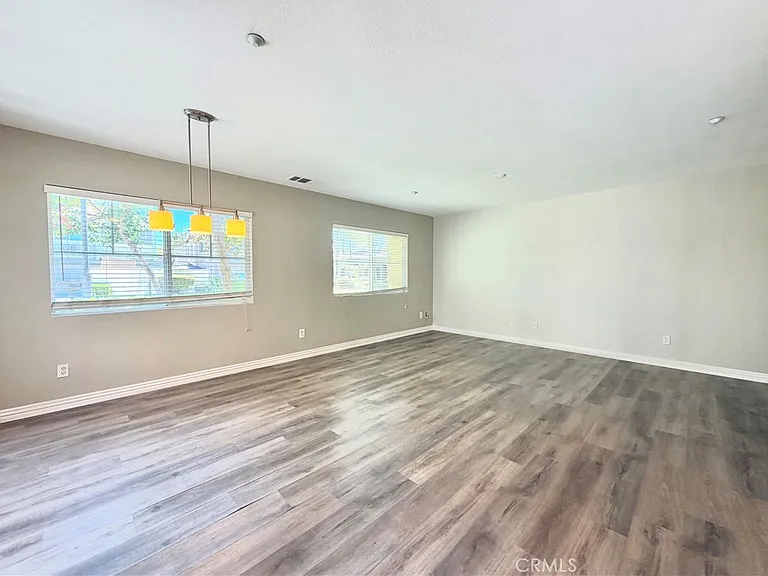 15637 Lasselle St — Photo 5