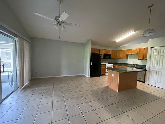 5th image of 13634 Meadowpark Ave