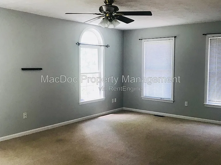 6804 Saxony Cir — Photo 34