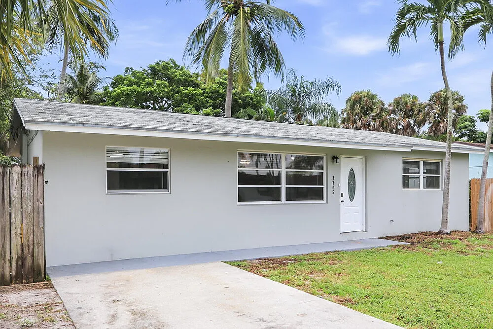 3 bed, 1.0 bath, 1092 sqft, $2,365 — Photo 3