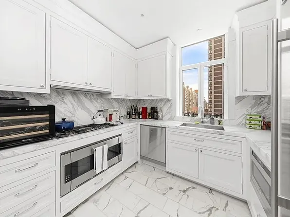 132 East 65th Street image 3 of 16