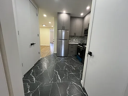 Rented by Redox Group Corp | media 6