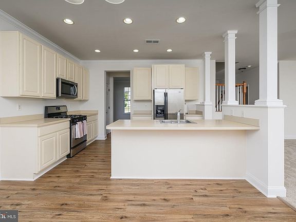 3rd image of 108 Rockwood Blvd