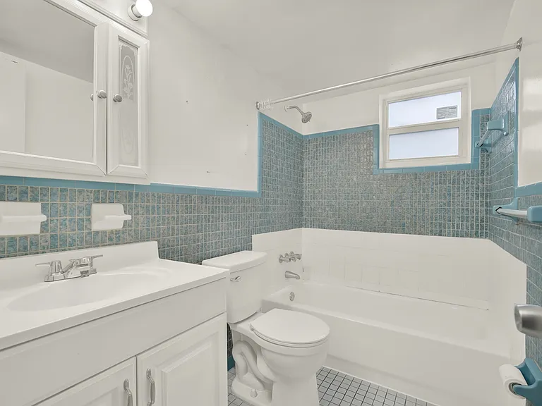 2726 SW 21st St #101 — Photo 6