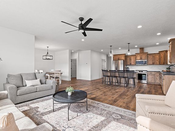 3rd image of 1724 Pathway Ct