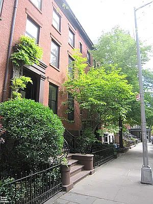 4th image of 151 Columbia Hts