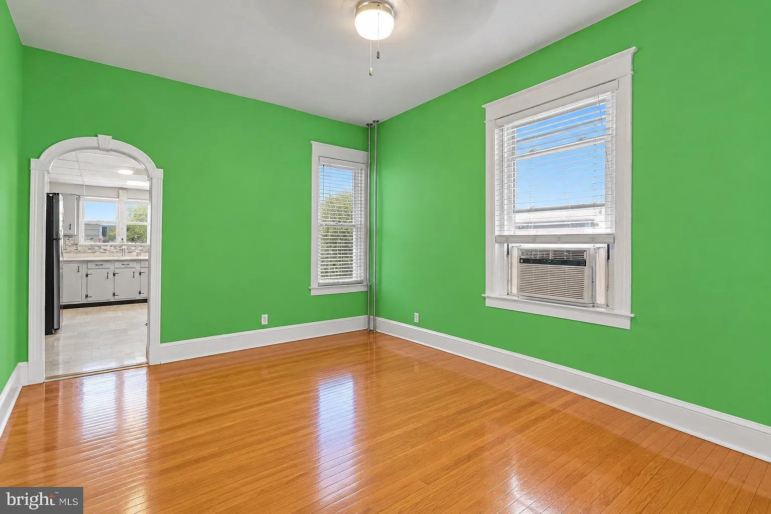 3 bed, 1.0 bath, 1344 sqft, $2,200 — Photo 4