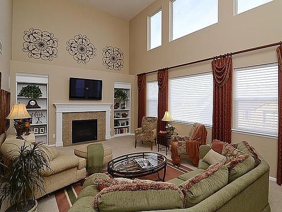 familyroom_700.jpg