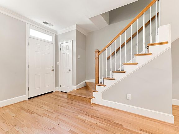 2nd image of 1043 N Stafford St