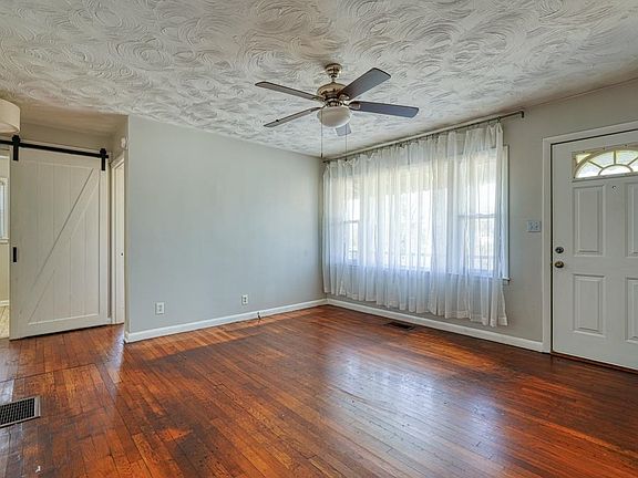 5th image of 143 Greenway Dr